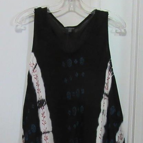 Dress one size NEW  see measurement provided - Picture 4 of 7